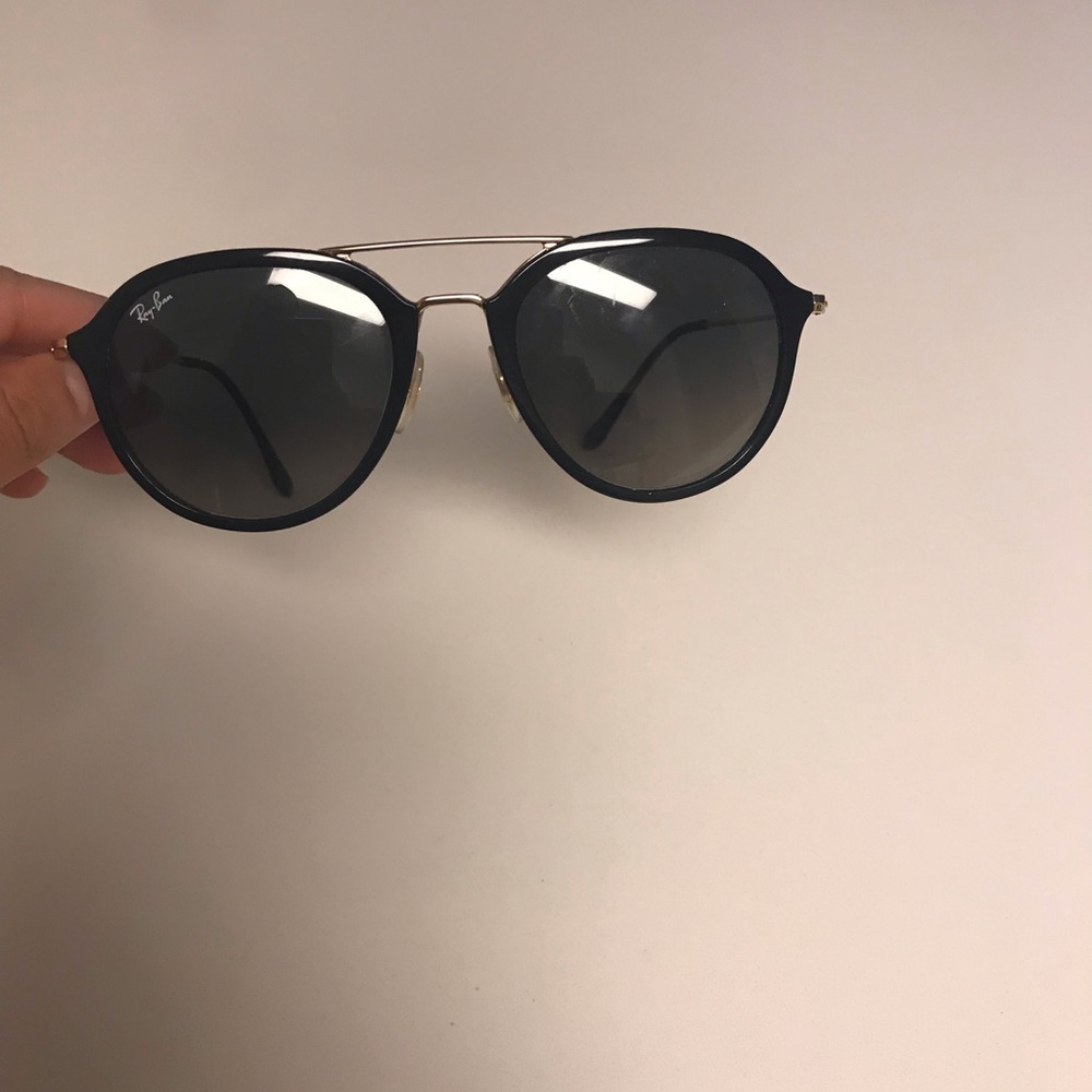 Ray bans worn twice! * Does not come with case
